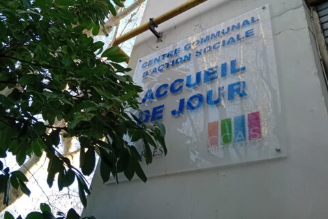 Image prise à l'entrée de l'Accueil de jour dans l'ancien collège Mistral, le 5 janvier 2026. Photo : Ville d'Arles.
