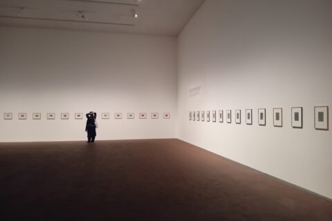 Salle de la Tour Luma où sont présentées les œuvres de l'artiste Gerhard Richter depuis le 1er mai 2026 et jusqu'au 10 janvier 2027. Photo : Ville d'Arles.