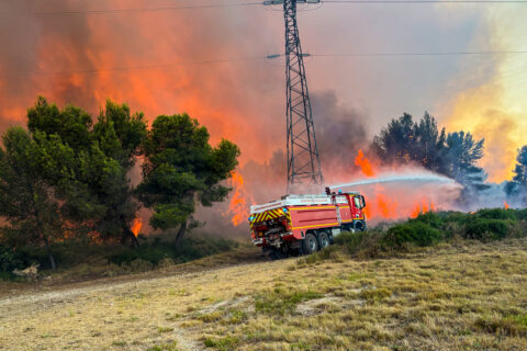 Photo des Pompiers13 prise durant les incendies de l'été 2026.
