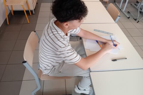 Illustration pour l'aide aux devoirs dont l'appel à candidatures est lancé pour le 5 octobre 2026. Photo : Ville d'Arles.