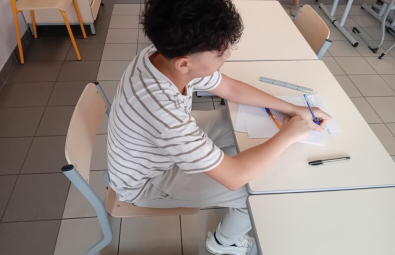 Illustration pour l'aide aux devoirs dont l'appel à candidatures est lancé pour le 5 octobre 2026. Photo : Ville d'Arles.