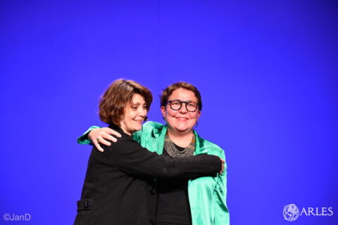 Les lauréates du Prix Spécial du Jury et du Grand Prix de traduction de la Ville d'Arles 2025, Stéphanie Dujols et Laure Hinckel. Photo : JanD / Ville d'Arles